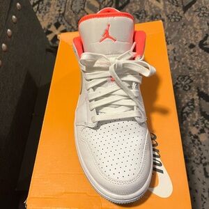 WMNS AIR JORDAN 1 LOW SE 'WHITE SESAME'